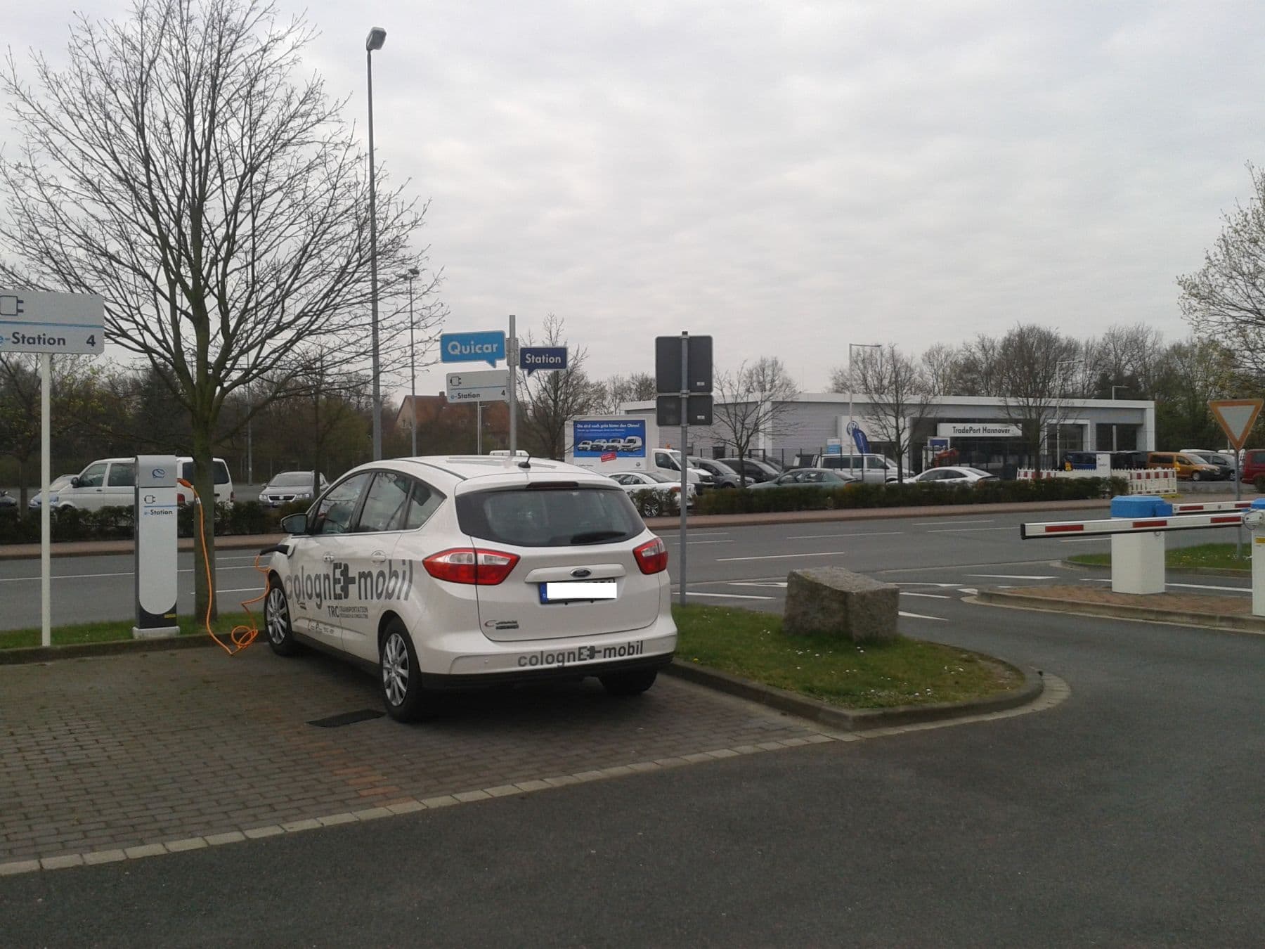 Foto der Ladestation Parkplatz West