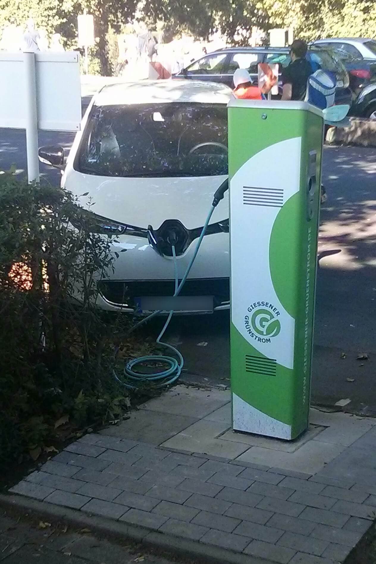 Foto der Ladestation SWG-Besucherparkplatz