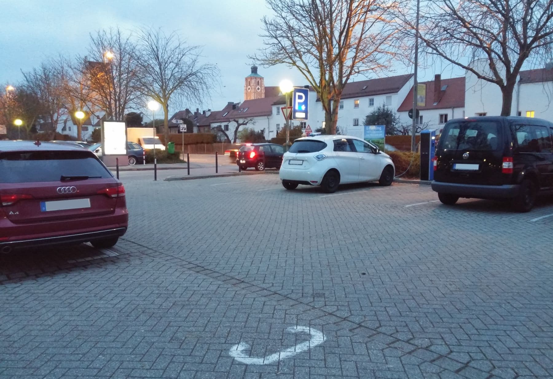 Foto der Ladestation Hallenbad Parkplatz - öffentlicher Ladepunkt