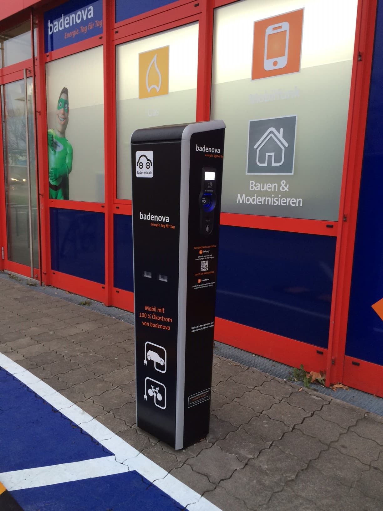 Foto der Ladestation badenova_Media Markt