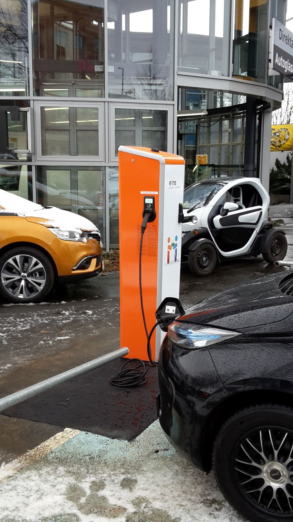 Foto der Ladestation Parkplatz "Autohaus Schneider"