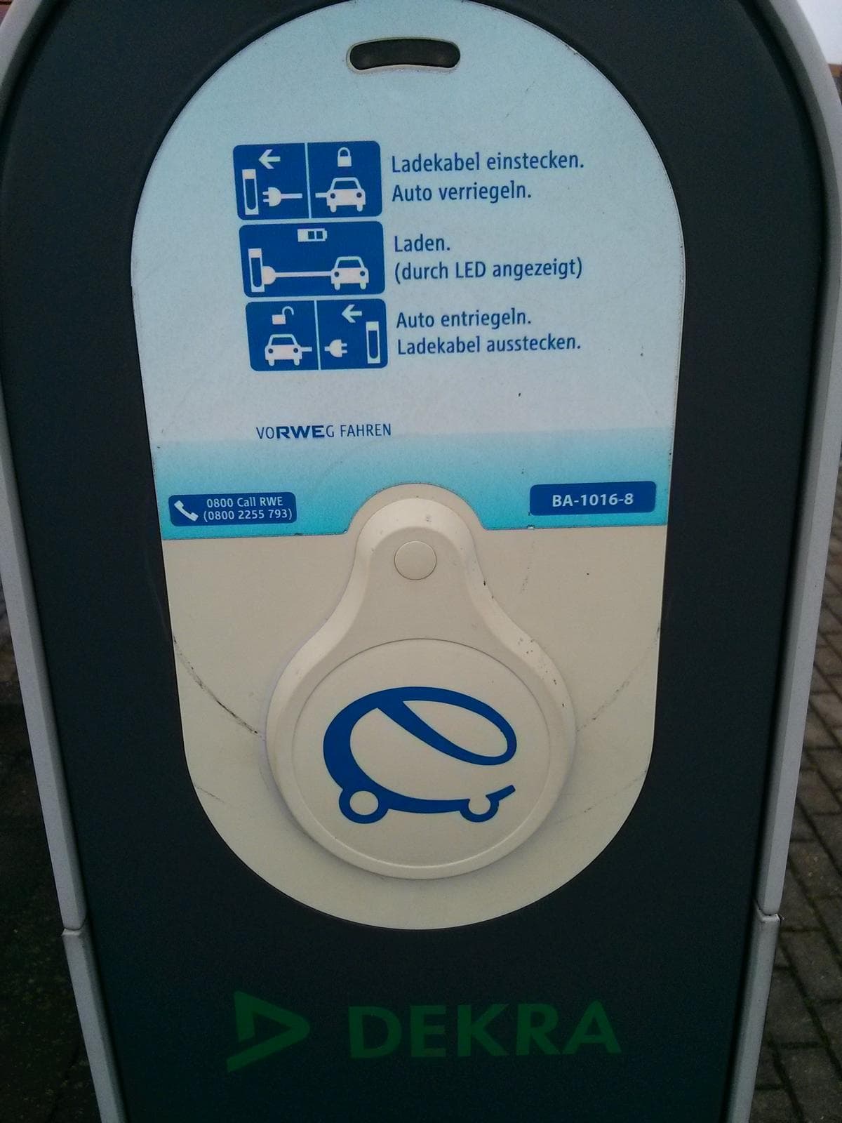 Foto der Ladestation neben Haupteingang