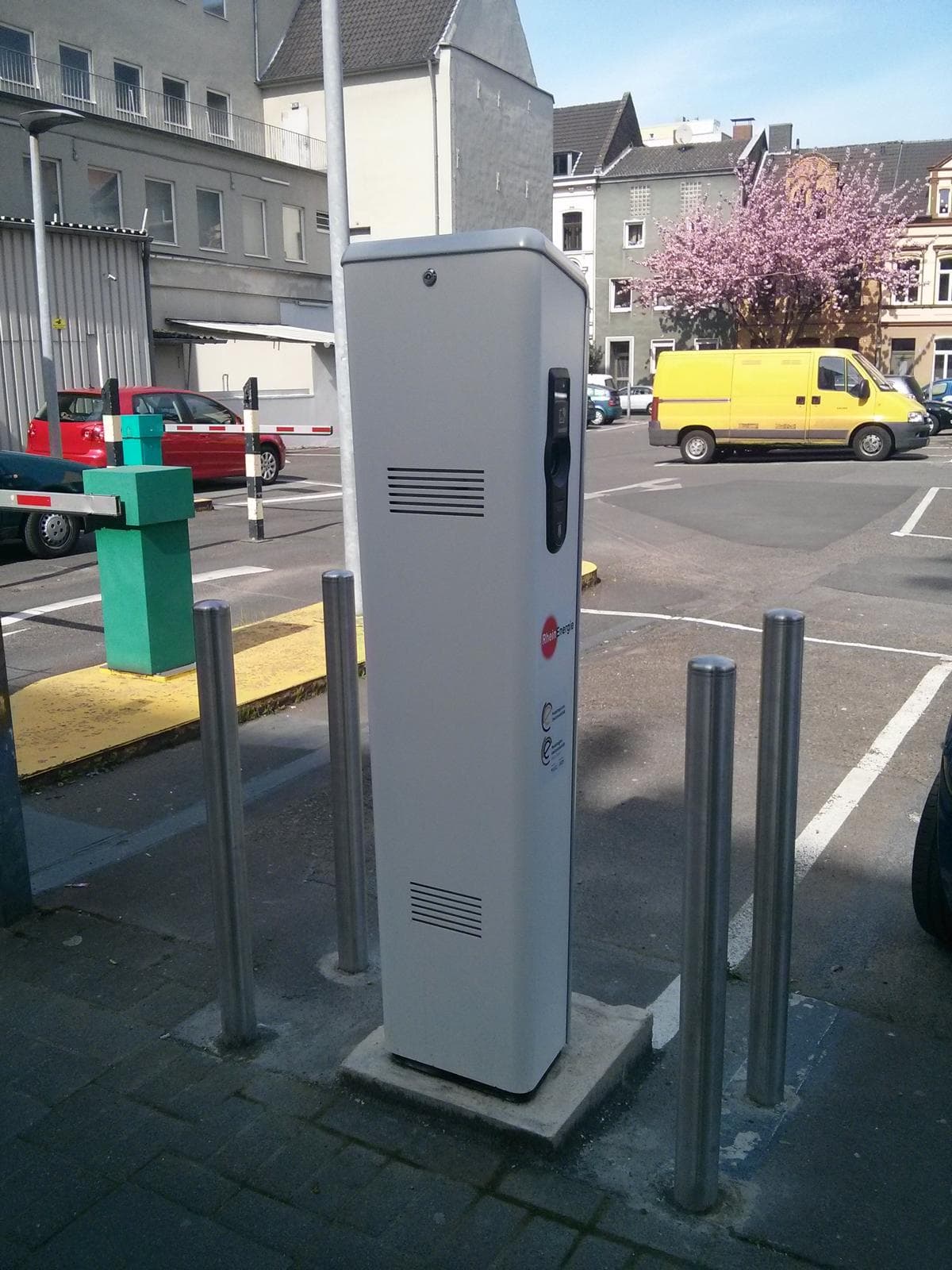 Foto der Ladestation [RheinEnergie] - Neusser Straße 230 (Mast 30)